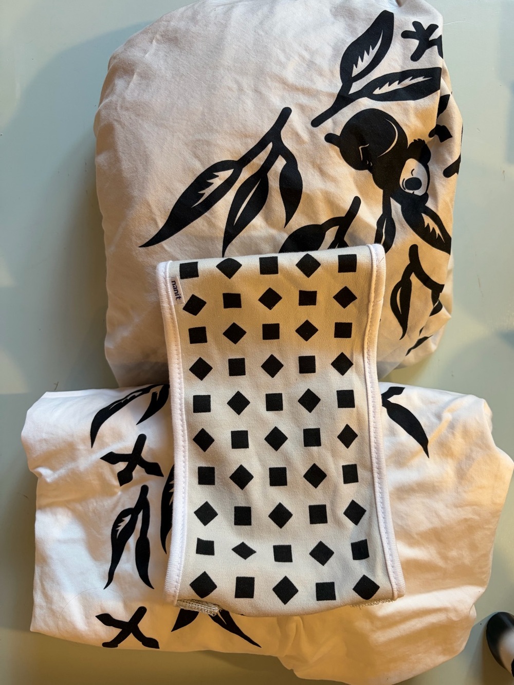 Nanit Crib Smart Sheets (2) and Nanit Breathing Band